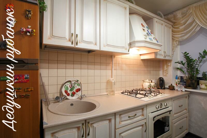 Кухни под заказ Томск 2,7м цвет белый ясень. Красивая кухни по индивидуальному заказу в классическом стиле с эффектом старины. Хотите кухню недорого?