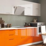Кухня вашей мечты Бело-оранжевая кухня полезные советы материалы характеристика размеры сочетание цветов акценты на белой кухне фото