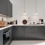 Кухня вашей мечты Черно-белая кухня полезные советы материалы характеристика размеры сочетание цветов яркие акценты на белой кухне белый фартук фото