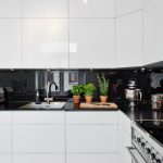 Кухня вашей мечты Черно-белая кухня полезные советы материалы характеристика размеры сочетание цветов акценты на белой кухне фото