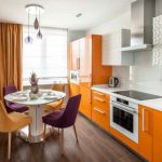 Кухня вашей мечты Бело-оранжевая кухня полезные советы материалы характеристика размеры сочетание цветов яркие акценты на белой кухне яркая мебель фото